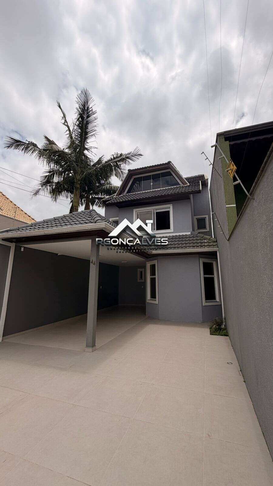 Sobrado à venda em São José dos Pinhais, Aristocrata, com 3 quartos, 150m²